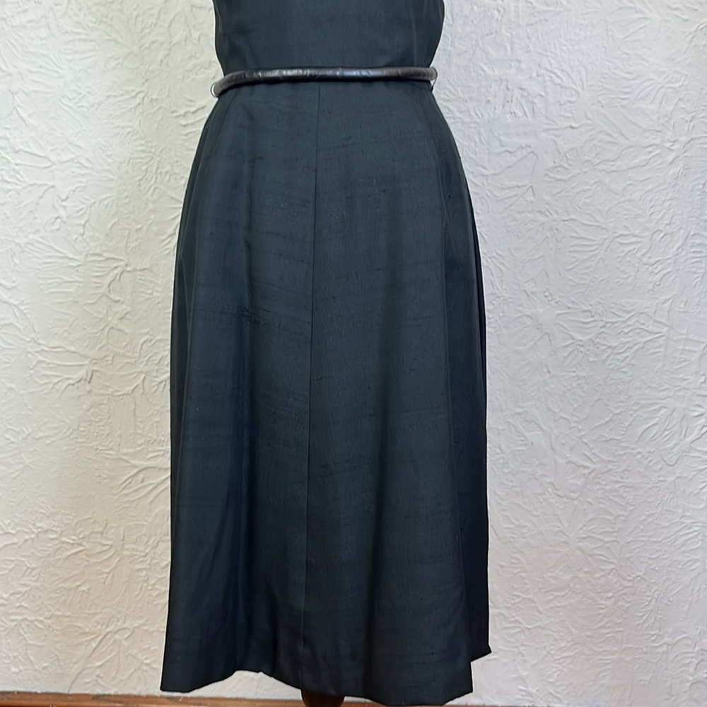 Vintage Sleeveless Back Button Dress - Picture 6 of 12